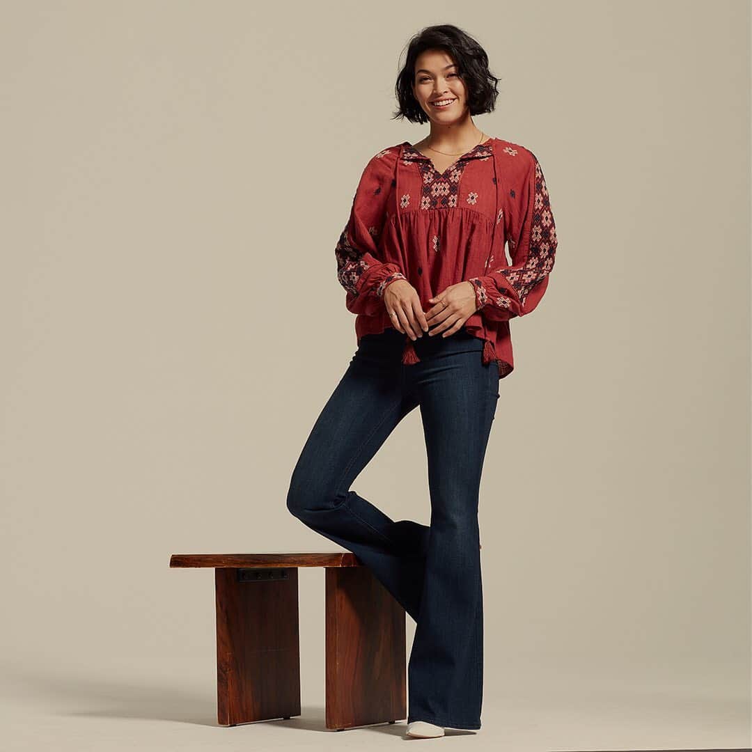 エラモスのインスタグラム：「Dare to flare in this retro inspired look. Shop this outfit and other Ella Moss deals this #cybermonday!  . . . #ellamoss #ellamossjeans #musthave #fallfashion #shopnow #denimdays」