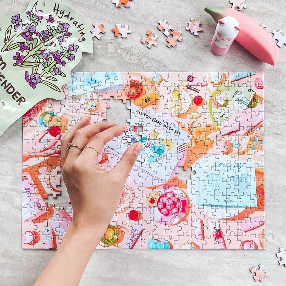 TONYMOLY USA Officialさんのインスタグラム写真 - (TONYMOLY USA OfficialInstagram)「No better way to relax than with a puzzle 😜 TODAY ONLY spend $100+ get our Holiday Puzzle FREE! Last chance for 25% off with code BF25 on TONYMOLY.us 💕#TONYMOLYnMe #xoxoTM #cybermonday」12月1日 0時44分 - tonymoly.us_official