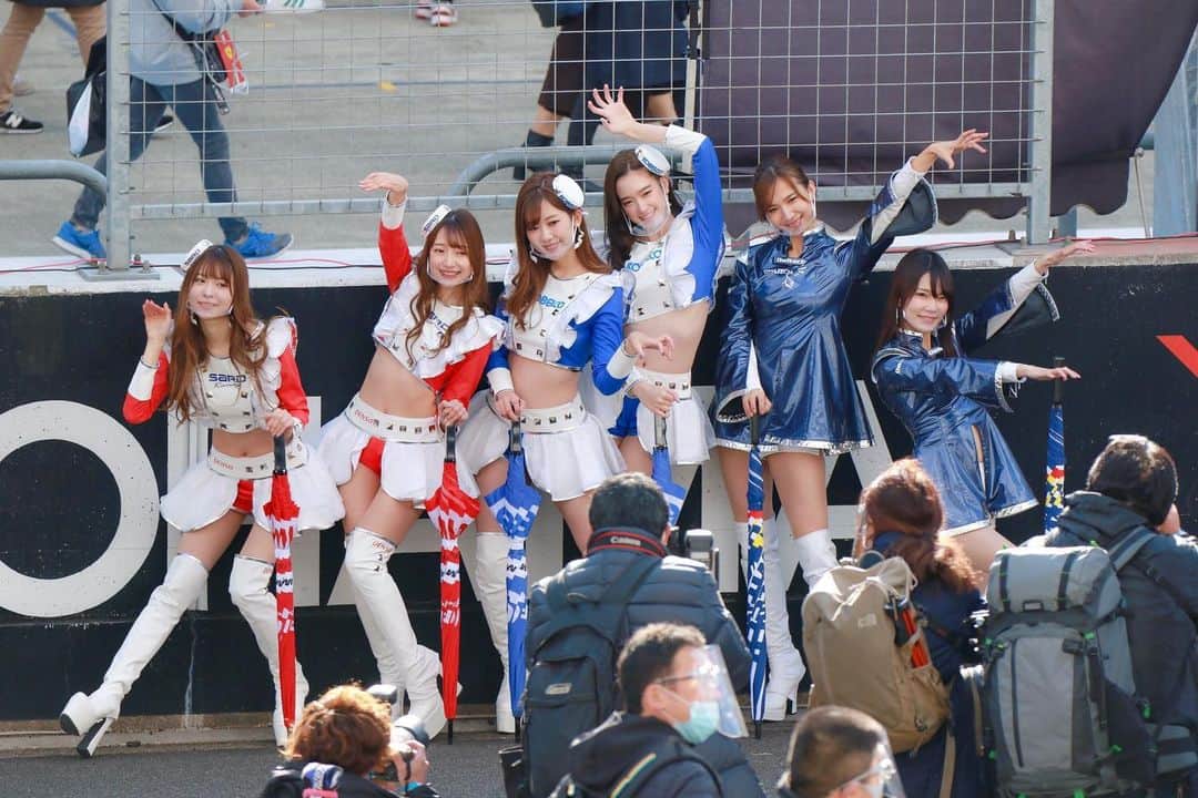 松田蘭さんのインスタグラム写真 - (松田蘭Instagram)「SUPER GT最終戦39号車は14番手でフィニッシュでした🏎🏁  沢山のアクシデントがありましたが、乗り越えるために一丸となって戦うチームの皆さま、中山雄一選手、ヘイキ選手の姿かっこよかったです！  最後まで39号車TGRTEAM SARDを一緒に応援してくれてありがとうございました💙❤️  #SUPERGT #SUPERGT2020 #SARD #DENSO #KOBELCO #TOYOTA #ToyotaGazooRacing #オウルテックレディ #KOBELCOガールズ #SARDイメージガール #サーキット #富士スピードウェイ #motersport  #モータースポーツ #青いショベルカー ポーズ #ピットウォーク #レースクイーン #RQ」12月1日 1時03分 - ran_mjargtne