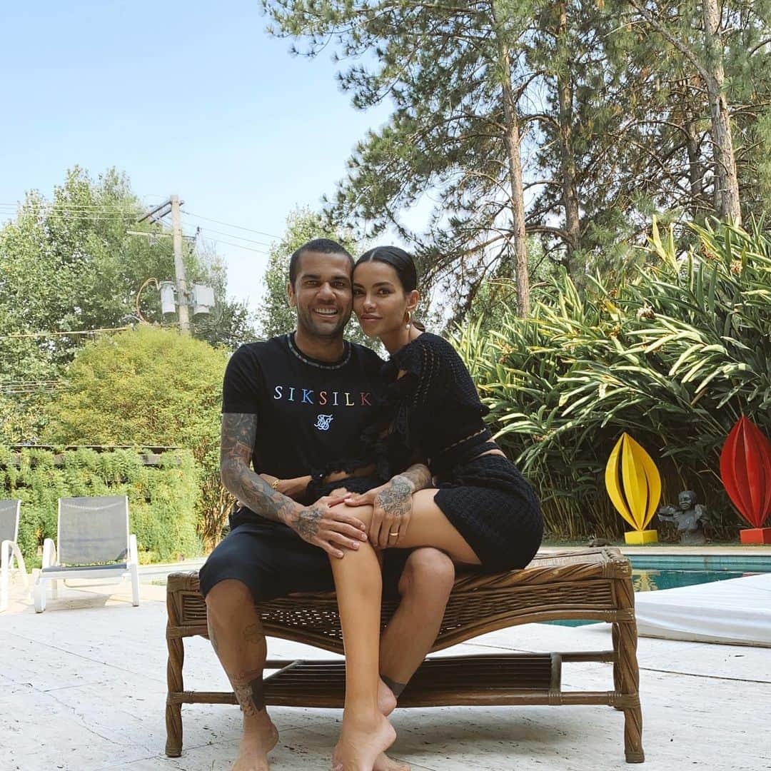 ジョアナ・サンスのインスタグラム：「Todo con amor sabe mejor 😽」