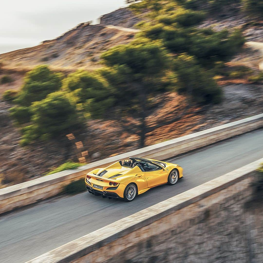 フェラーリさんのインスタグラム写真 - (フェラーリInstagram)「Get behind the wheel of the ‘evolution of the species’ the #FerrariF8Spider ignites ‘wild at heart’ sensations thanks to its award-winning V8 turbo engine, razor-sharp response system and optimised aerodynamic capacities. #Ferrari #CarsWithoutLimit #DrivingFerrari」12月1日 1時01分 - ferrari