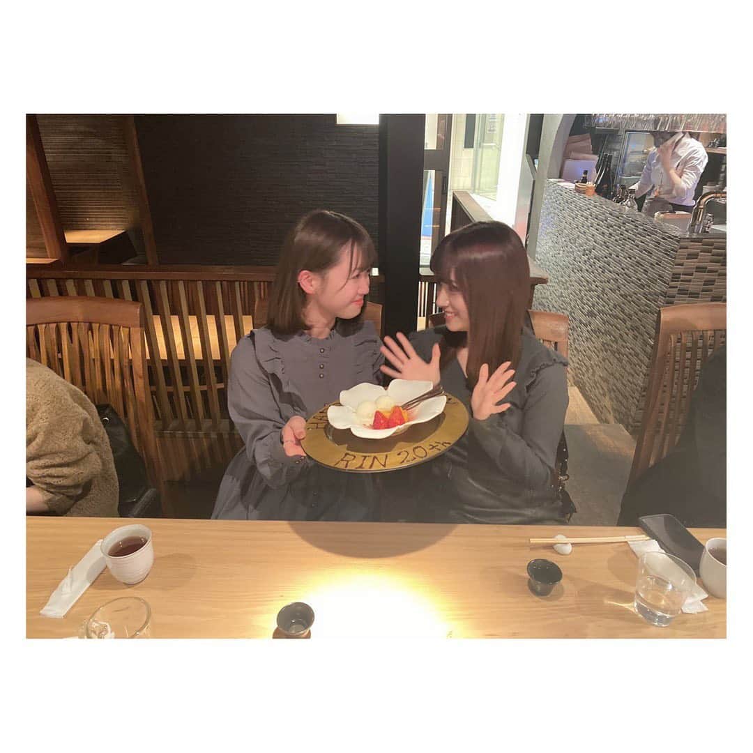 のインスタグラム：「誕生日おめでとう💙今年もお祝いできて幸せです。  一緒にお酒が呑める日がくるとはね…🍶♡  #桃月なしこ #なしこたそ #来栖りん #26時のマスカレイド」