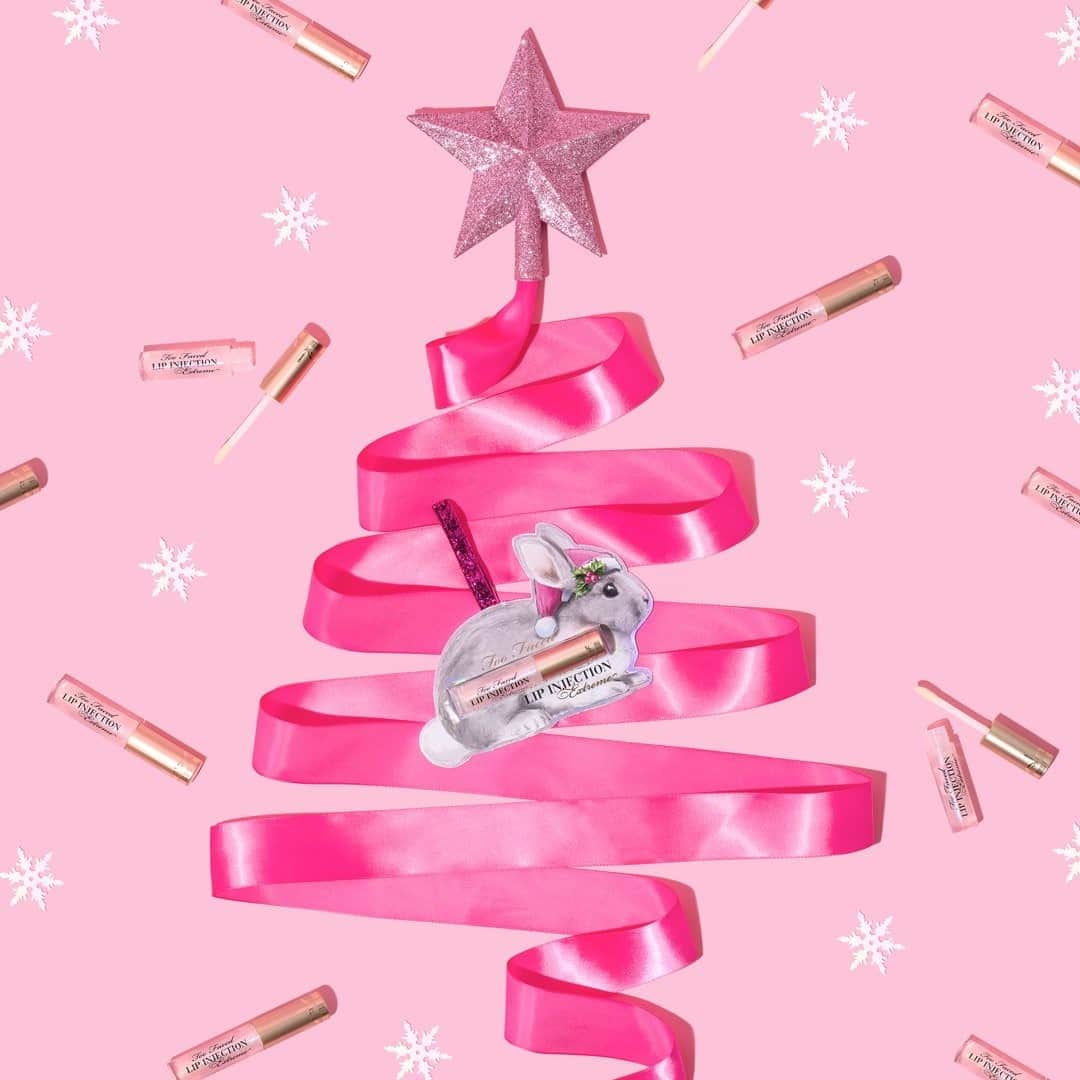 Too Facedのインスタグラム：「Our Lip Injection Extreme Mini Ornament is a gift in itself 🎁 Treat your bestie (or yourself) to sexy plump lips that last! #toofacedlipinjection #toofaced」