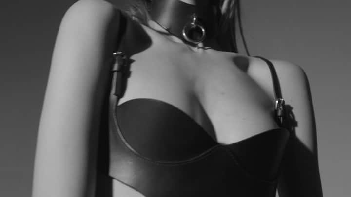のインスタグラム：「Inka wearing the Balcony Bodice, Cut Out Knickers & O-ring Curved Collar. #fleetilya #allleather」