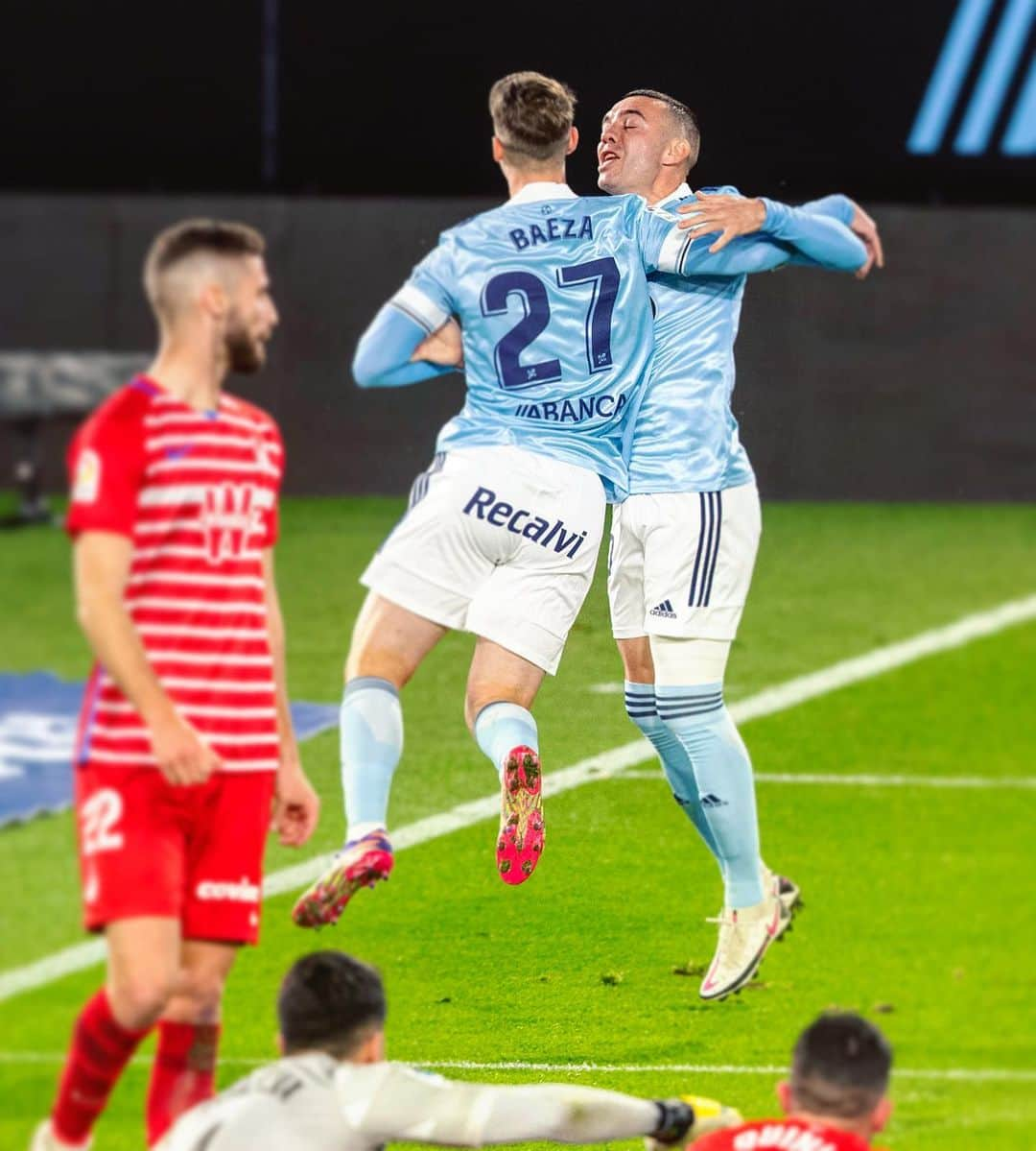 LFPさんのインスタグラム写真 - (LFPInstagram)「Madness! 🔥⚽️  ¡Locura! 🔥⚽️  #Aspas #Baeza #Celta #LaLiga #LaLigaSantander」12月1日 1時27分 - laliga