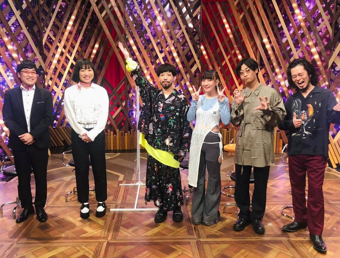 ひらさわあくびのインスタグラム：「このあと26:50〜テレビ東京『プレミアMelodiX!』トーク&演奏出演します🌟南海キャンディーズさんと初めてお話しさせていただけて嬉しかったです☺️‼️ #ニガミ17才」