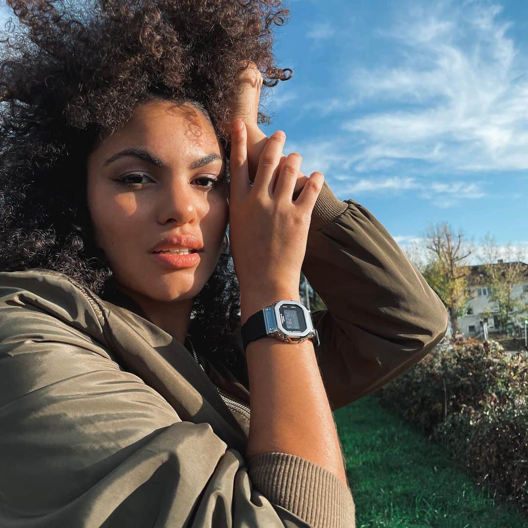 Julianna Townsendさんのインスタグラム写真 - (Julianna TownsendInstagram)「Looking back on past times -🎶〰️everything happens for a reason just use your time wisely!  Wearing mu favorite watch from @gshock_de @zalando  #gshockwomen #zalandostyle」12月1日 1時38分 - julianna