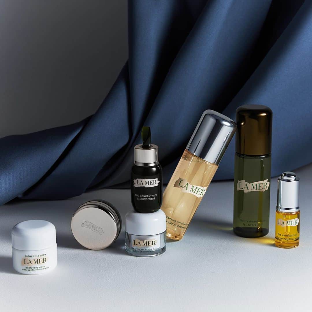 ドゥラメールのインスタグラム：「Mini but mighty. Our tiny-edition Little Luxury treatments are perfectly sized for stockings as an anytime indulgence.」