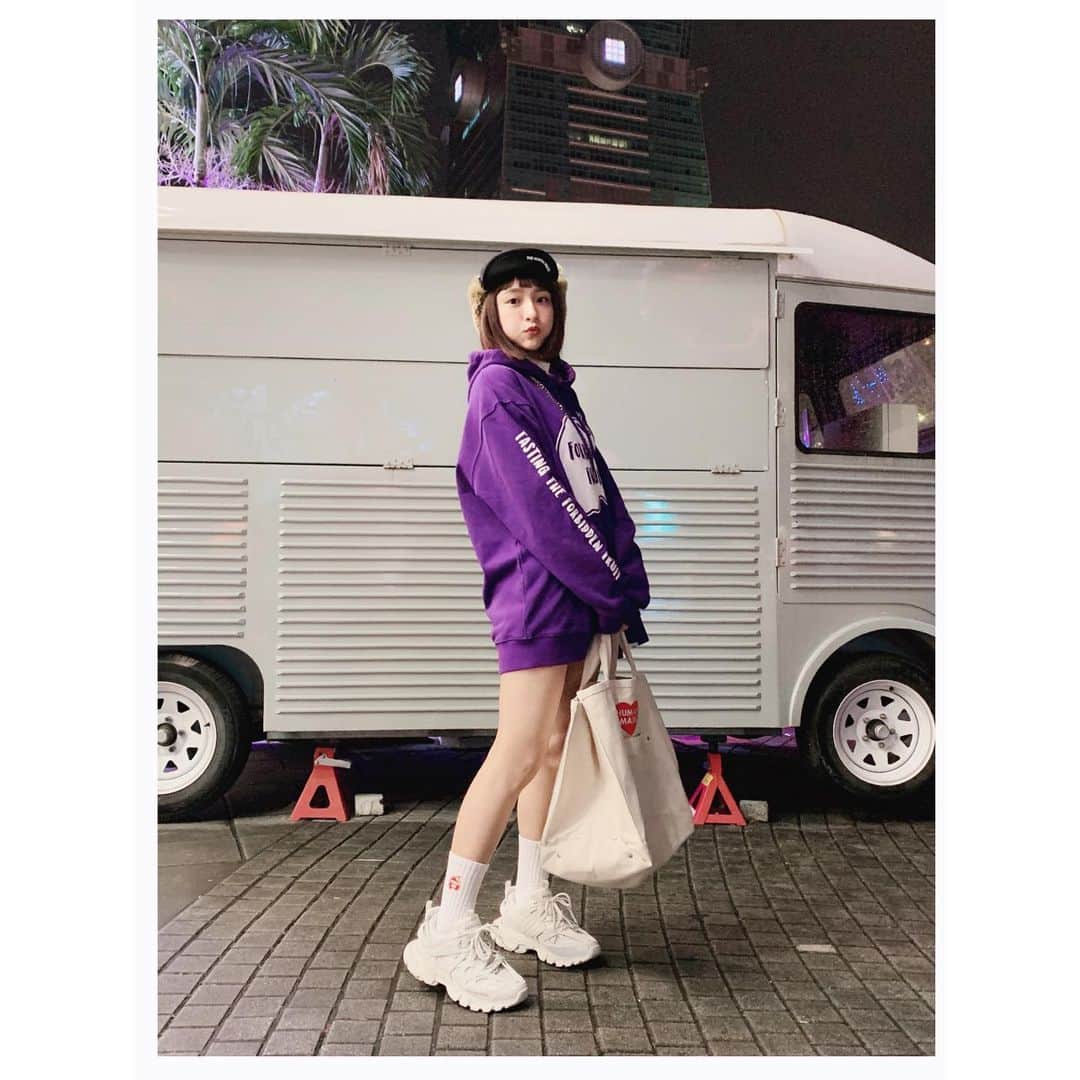 峮峮さんのインスタグラム写真 - (峮峮Instagram)「😈💜🔥 #ForbiddenFruit  #紫の服」12月1日 1時45分 - qun_04
