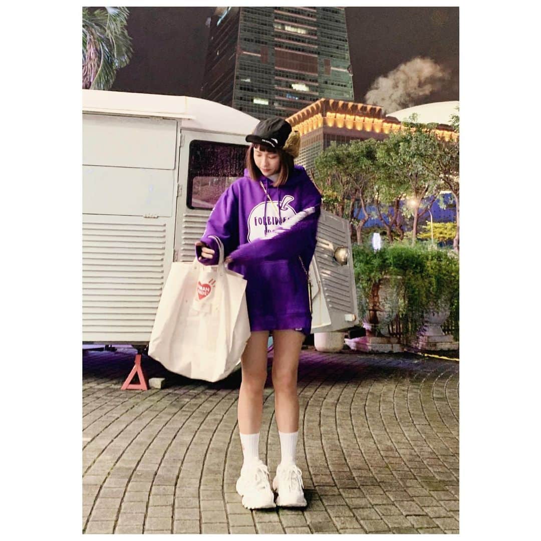 峮峮さんのインスタグラム写真 - (峮峮Instagram)「😈💜🔥 #ForbiddenFruit  #紫の服」12月1日 1時45分 - qun_04