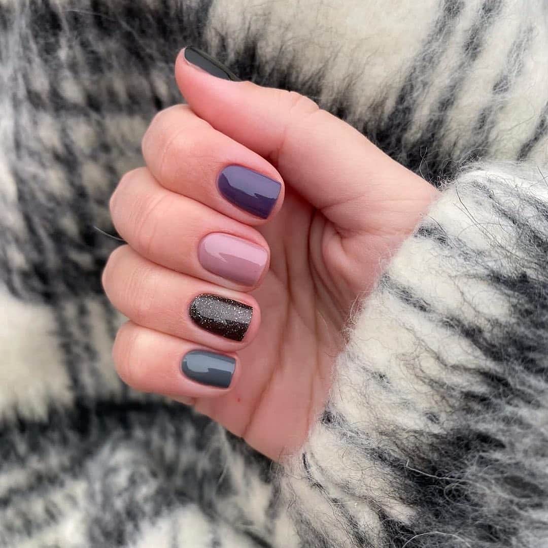 OPIさんのインスタグラム写真 - (OPIInstagram)「Can't decide what type of look you want this #ManiMonday? Choose them all.  Shades right to left: #blackonyx #hellohawaiiya #youvegotthatglasglow #heartandcoal #suzitalkswithherhands By: @josipabyopi  #OPIObsessed #ColorIsTheAnswer #NOTD #NailSwag #NailsOfInstagram #NailsOnFleek #NailPolish #Nails #OPI」12月1日 1時55分 - opi