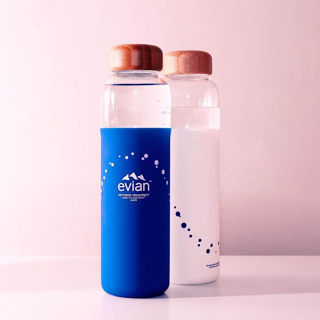 evianのインスタグラム：「🚨 HYDRATION GIVEAWAY ALERT!🚨  We are gifting 30 people our evian x @virgilabloh @somawater bottles to help you and a friend stay hydrated in style. Like this post and tag a friend in the comments to enter for a chance to win!  One drop can create a movement 💦   #evian #evianwater #stayhydrated #soma   NO PURCHASE NECESSARY. Void where prohibited. Open to legal residents of the 50 U.S. & D.C., who are the age of majority in his/her state of residence at the time of entry. Begins November 30th 2020 at 10am US ET and ends December 2 2020 at 10am US ET. Grand Prize [30]: Two Limited Edition, evian® branded SOMA bottles. For Official Rules please visit  http://www.evianiwannawin.com/ This promotion is in no way sponsored, endorsed or administered by, or associated with, Instagram.   #evian #evianwater #positivedrops #stayhydrated #somawater #drinkwater #hydratebetter」