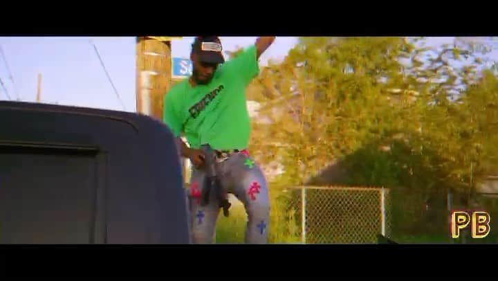 ワカ・フロッカ・フレイムのインスタグラム：「He the next to blow @loudiene #NewOrleans  pay attention mufuckas #HighRisk #YourLocalShoota @youtube and search High Risk now!!!!」