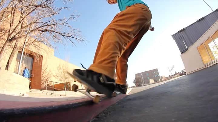 マライア・デュランのインスタグラム：「First ever slappy 50-50! 😆 Thanks for showing me the secret 🎥: @ryanmaddox 🤫😈」