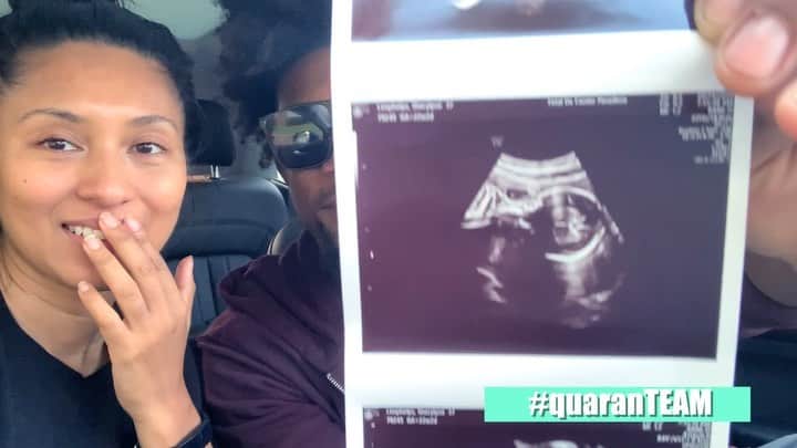 シェネルのインスタグラム：「The very very first time we saw our bub in 3D!! And 4D (which is the movie version). It was such an exciting day! I didn’t know what to expect, honestly the week or so that passed was stressful because my Obgyn was of no help with referring me to a Perinatologist and It literally was not long before I wasn’t able to do the 20week anatomy scan cos I was at 22 weeks and 3 days. Baby would’ve been too big after that for and COVID made appointments hard to book. What an experience... but after all that.. to hear and see good news with our babies progress was a blessing. #gratfeul #22weeks #20weekanatomyscan #quaranTEAM CLICK ON LINK IN BIO FOR FULL YOUTUBE VLOG!! ❤️❤️❤️❤️❤️」