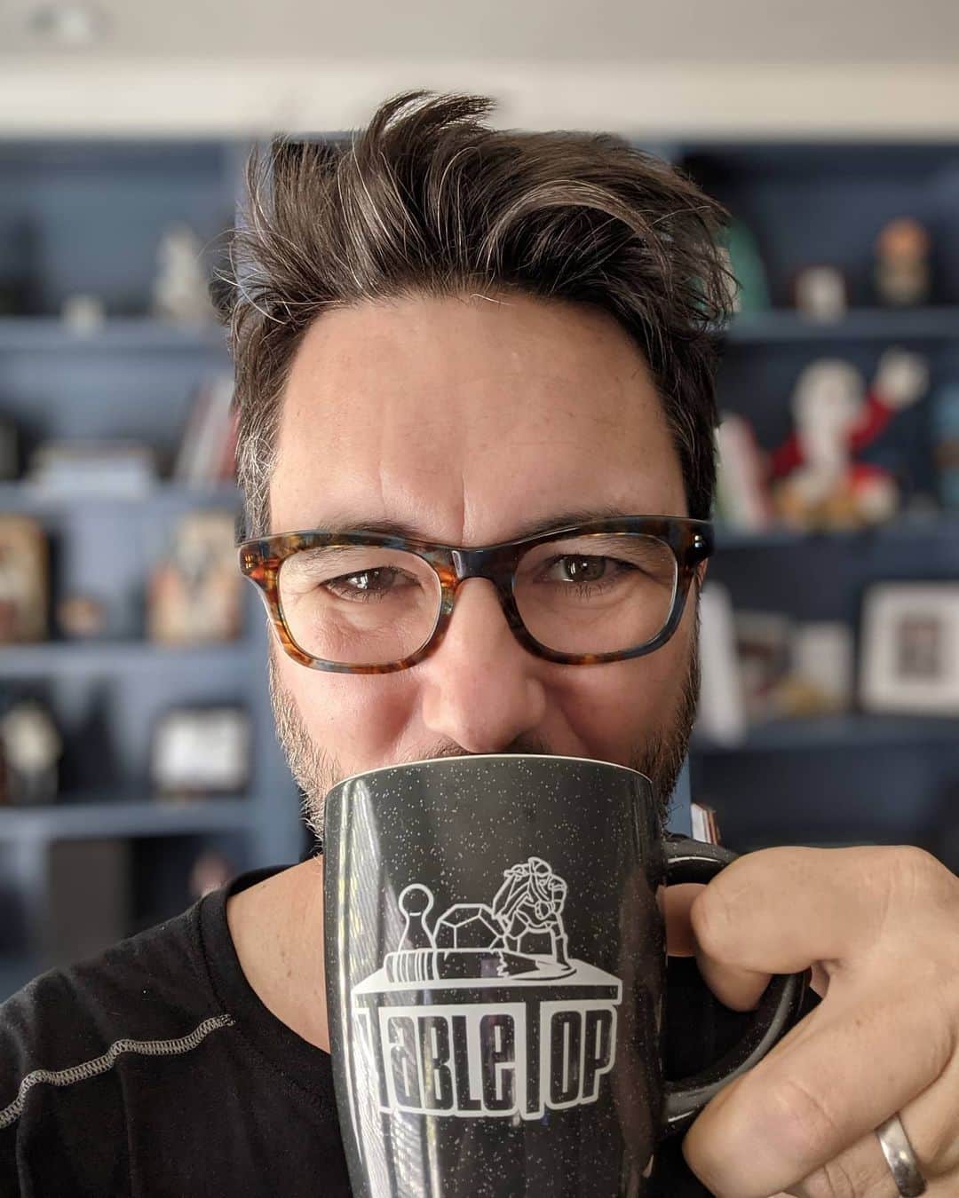 ウィル・ウィトンさんのインスタグラム写真 - (ウィル・ウィトンInstagram)「This morning's bedhead wants you to play more games.」12月1日 2時21分 - itswilwheaton