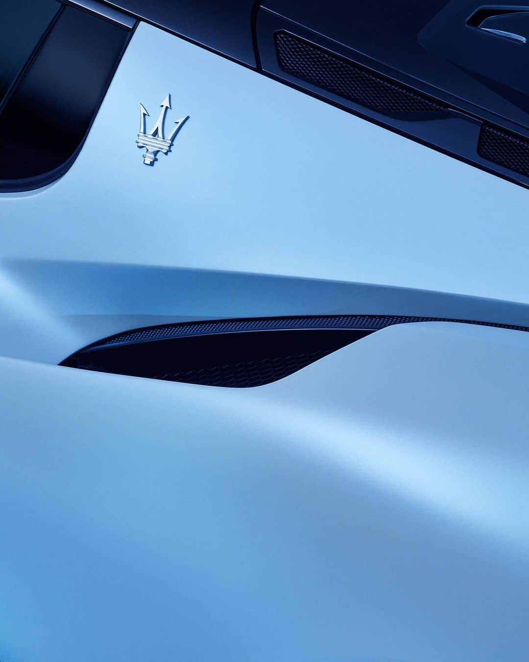 マセラティさんのインスタグラム写真 - (マセラティInstagram)「Its sinuous curves give way to a powerful drive. MC20. The First of its Kind. #MaseratiMC20 #Maserati」12月1日 2時48分 - maserati