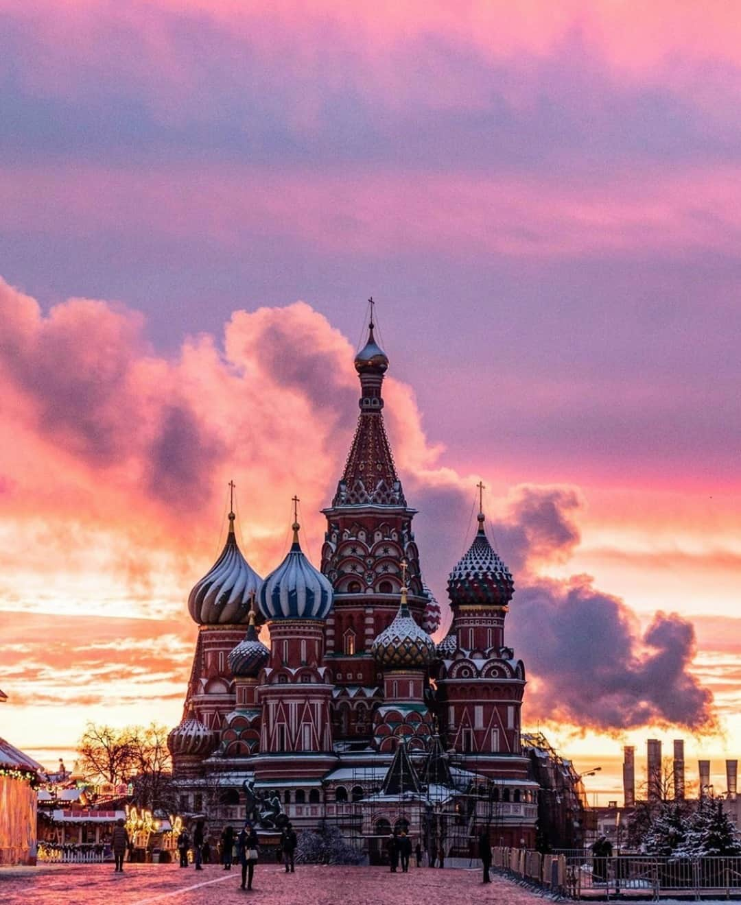 Earth Picsさんのインスタグラム写真 - (Earth PicsInstagram)「St. Basil’s Cathedral 🇷🇺 by @elena.krizhevskaya」12月1日 3時01分 - earthpix