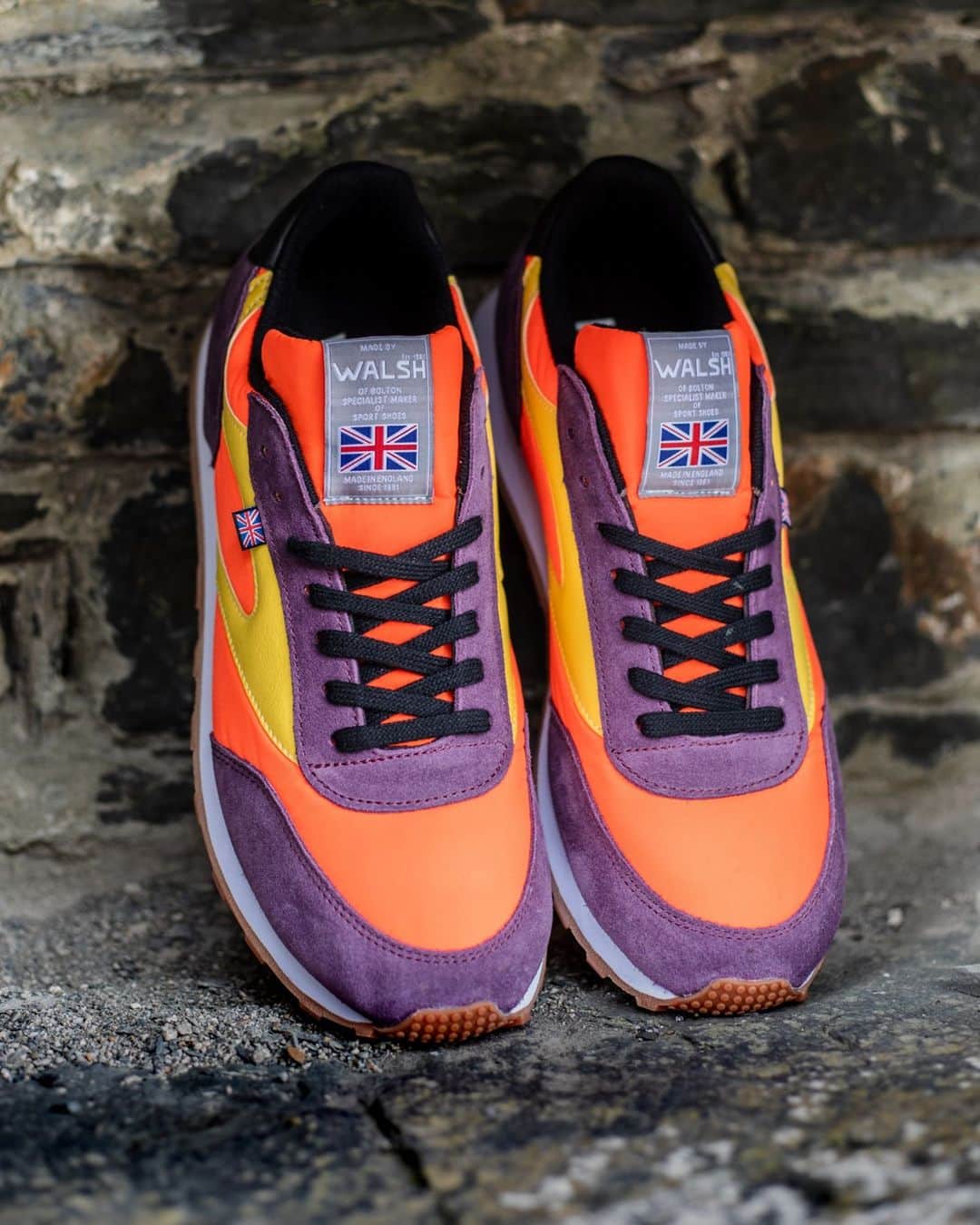 ウォルシュのインスタグラム：「Final pairs remain in our Horwich Orange 🔥 . . . #normanwalshuk #normanwalsh #britishmanufacturing #madeinbritain #ukmfg #shoes #footwear #sneakers」