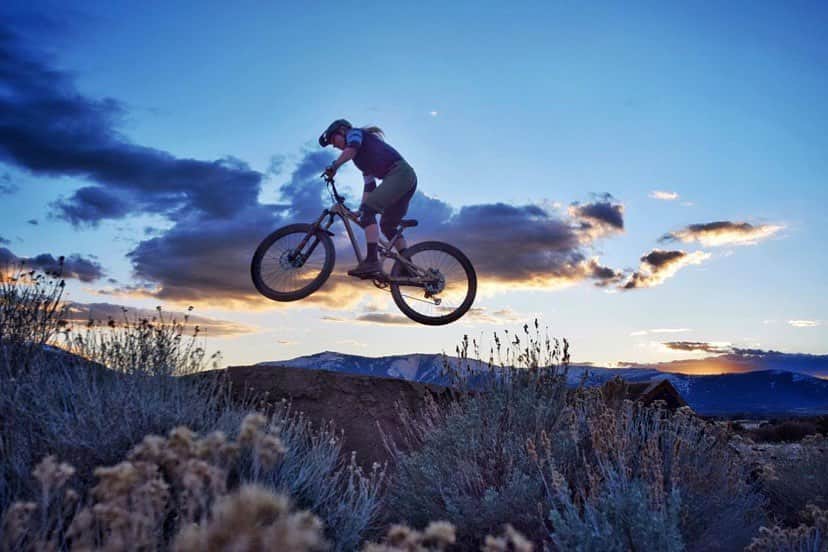 Fuji Bikesさんのインスタグラム写真 - (Fuji BikesInstagram)「@Insamyo putting her #FujiRakan through its paces in Carson City, Nevada.   #mountainbike #enduro #enduromtb #mountainbiker #mountainbikes #endurolife」12月1日 3時02分 - fujibikes