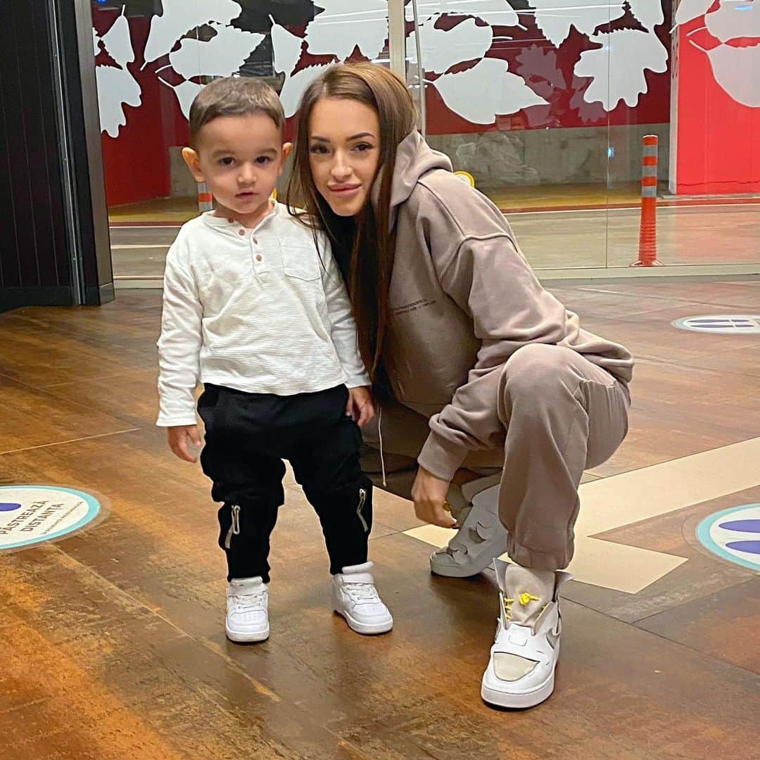 ラリサ・ヨルダケのインスタグラム：「La multi ani Andrei al meu! Te iubesc din tot sufletul meu si iti doresc sa ai parte de tot binele din lume. Sa cresti la fel de frumos ca pana acum si sa fii sanatatos.  Te iubeste matusa ta cel mai mult❤️」