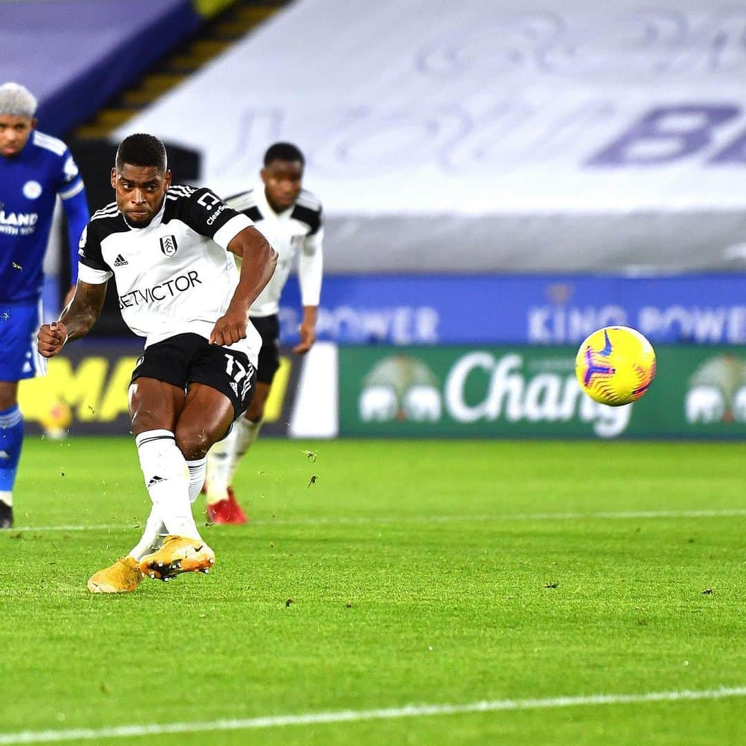 フラムFCさんのインスタグラム写真 - (フラムFCInstagram)「Double delight. Up by two at the break! 😍 #FFC」12月1日 3時22分 - fulhamfc