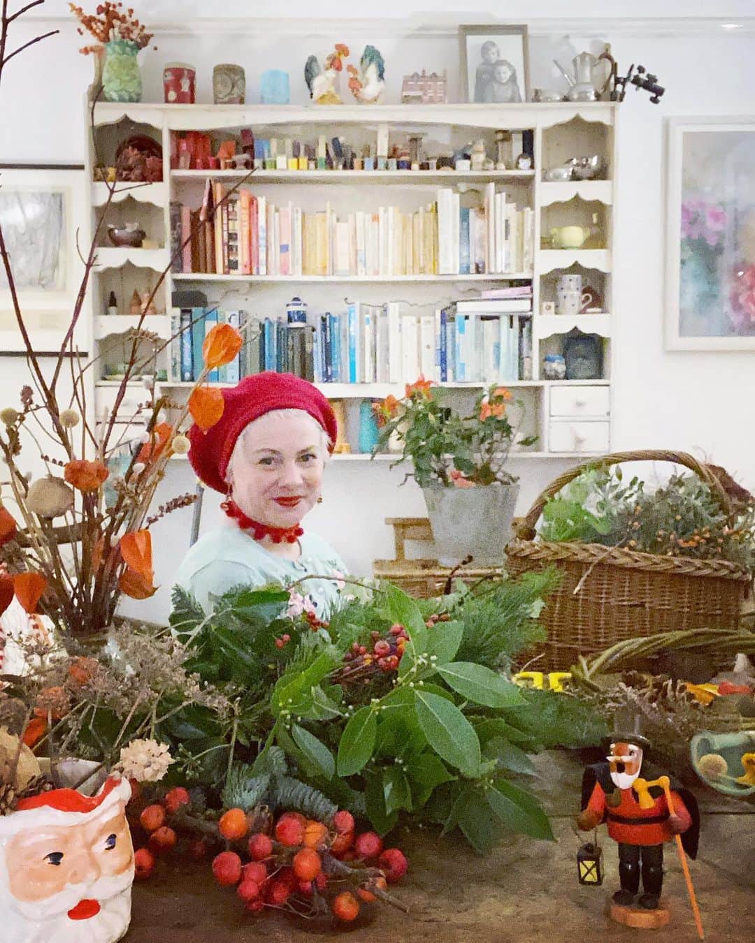 Tea and sittingのインスタグラム：「💫🎄🌿...just popping in as a final reminder you that there are just have a few hours left to peruse the work of all the artists in the #onlineopenhouse shop as it it closes at midnight tonight!  You’ve been completely amazing and so supportive over the last 3 weeks and although I’m a bit knackered, I’m incredibly thankful!! 🌲 ✨✨ * Direct link to shop in my profile and through my Stories * #shopsmall #shopindependent #brightonartists #artistsopenhouse」