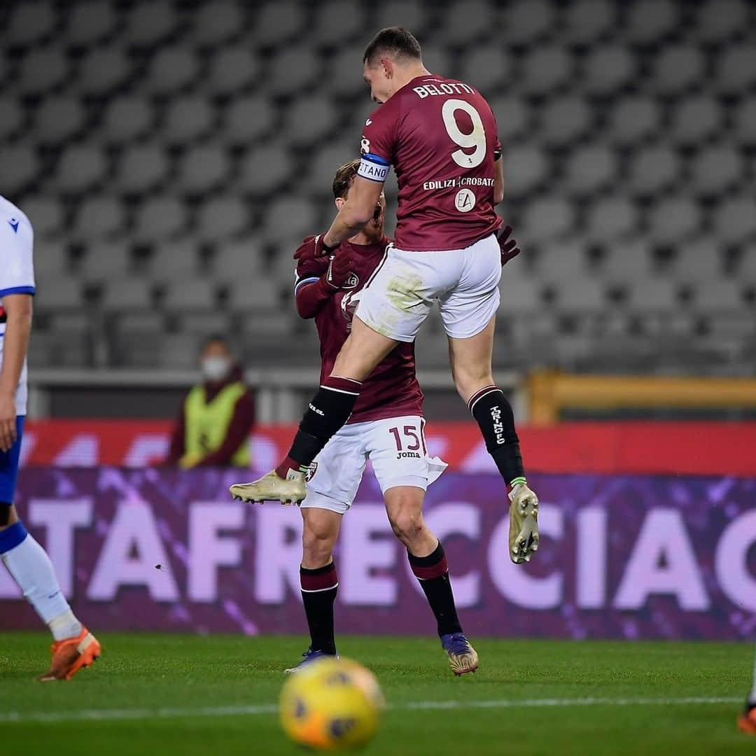 トリノFCさんのインスタグラム写真 - (トリノFCInstagram)「⏱️ HALF TIME Siamo avanti dopo 45' grazie al gol di @gallobelotti 🐔  #TorinoSampdoria 1-0 #SFT」12月1日 3時27分 - torinofc1906