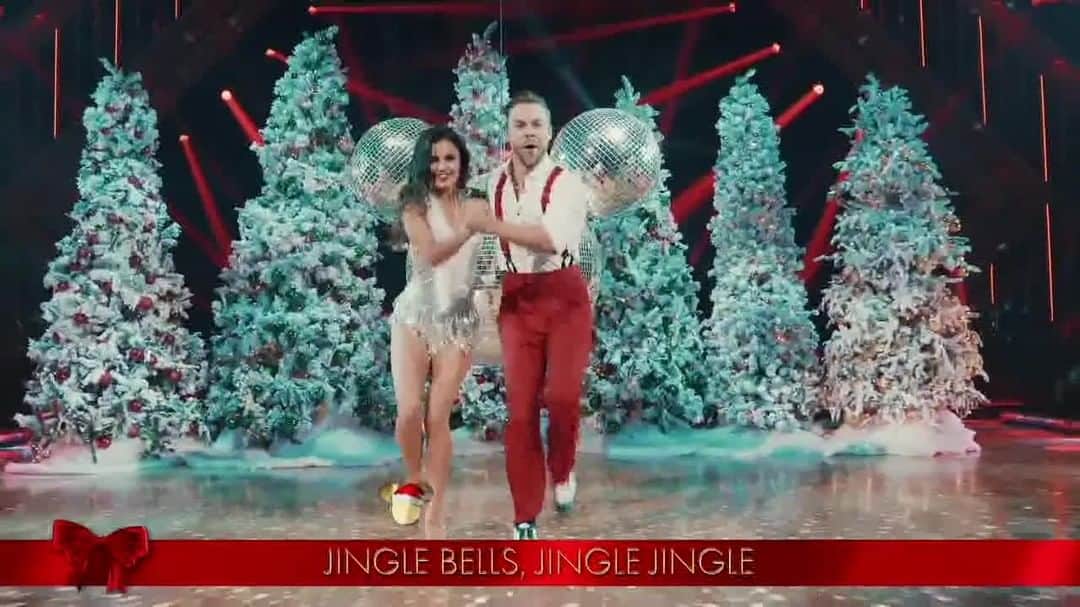 アメリカン・ブロードキャスティング・カンパニーのインスタグラム：「Jingle all the way with @derekhough & @hayley.erbert during the #DisneyHolidaySingalong TONIGHT! It all starts at 8|7c on ABC ✨」
