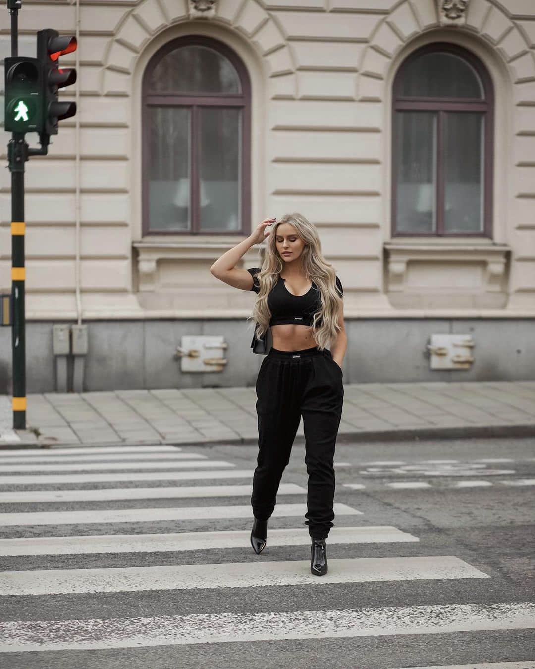 Anna Nyströmのインスタグラム：「All black sets 🖤 In paid collaboration with @boandtee #teamboandtee」