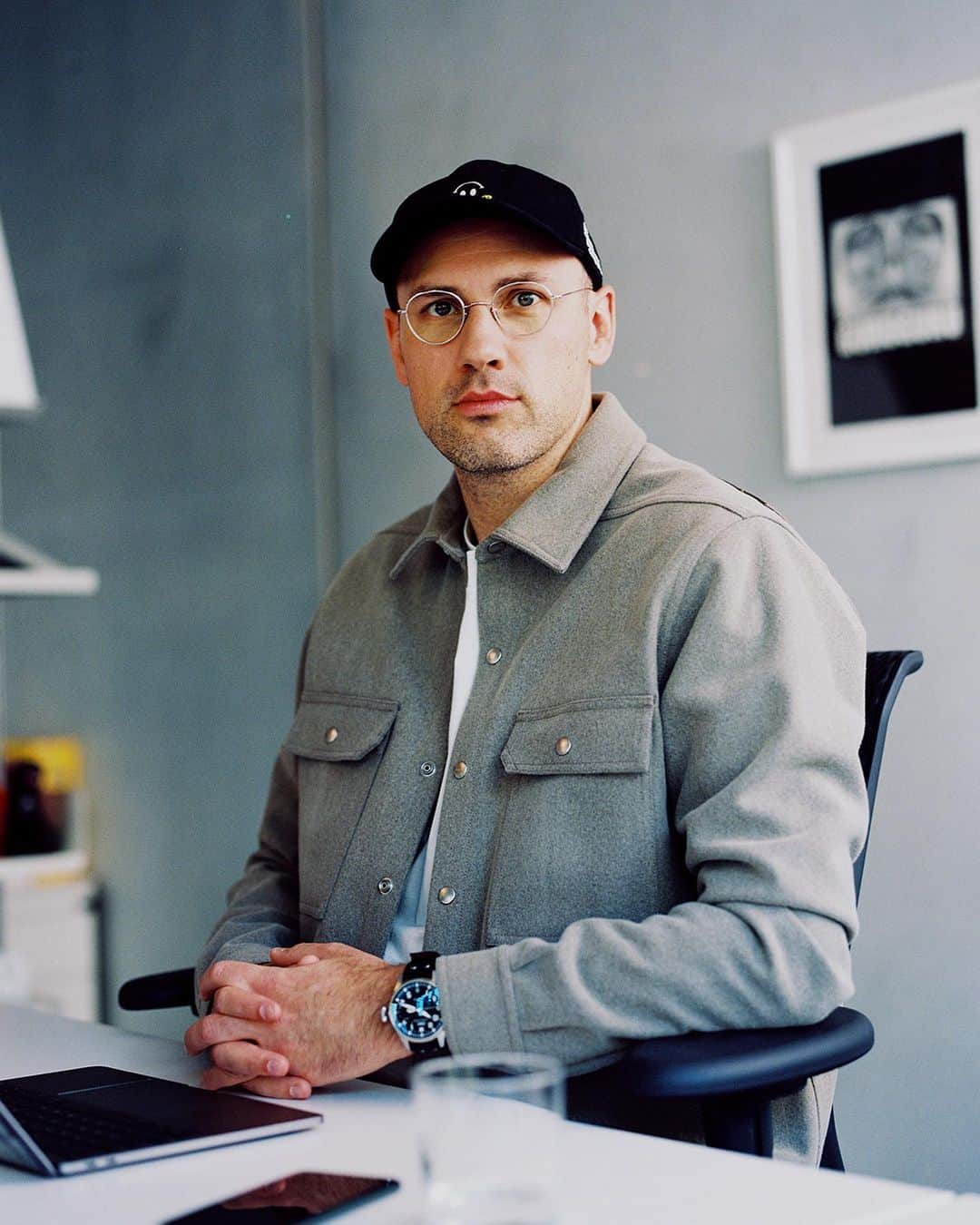のインスタグラム：「For Mr David Fischer (@mrsnob), founder of Highsnobiety, taking the alternative route through life has been at the heart of everything he has done. So it's no surprise that some of @iwcwatches most unconventional creations - the ground-breaking Da Vinci perpetual calendar; the over-sized Big Pilot's Watch - have played a pivotal role in his watch life. We caught up to run the rule over some of the brand's latest releases. Tap the link in bio to read the full story. #MRPORTERwatches」