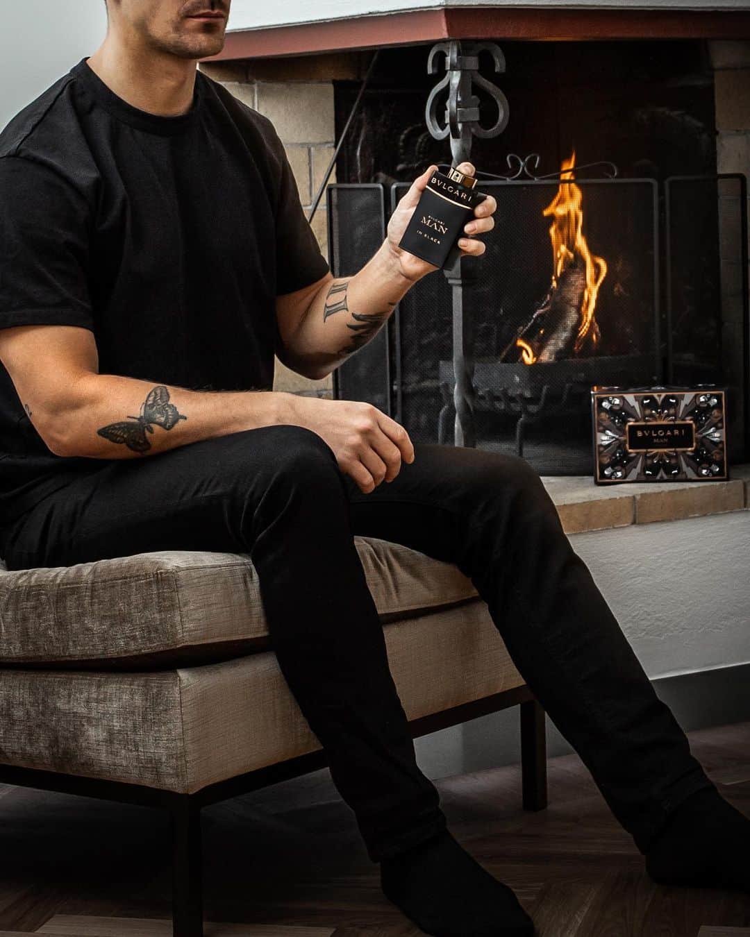 Men Withのインスタグラム：「#ad GIVEAWAY! Win a Bvlgari Man in Black gift set from @bulgariparfums!   To enter the giveaway:   1. Like this photo   2. Follow @bulgariparfums   3. Tag two friends on this post!   Increase your chances to win by tagging different friends in different comments! The giveaway ends 6/12. The winners will be contacted through DM. #BvlgariMan #ManInBlack #RockTheSeason」