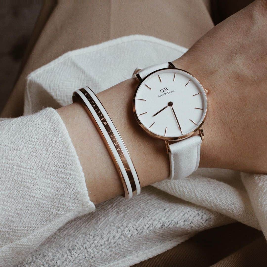 Style Fashion Luxuryのインスタグラム：「BLACK WEEK OFFERS! 50% OFF selected items + 15% EXTRA off with code  STYLEBOOK  on Danielwellington.com  @danielwellington」