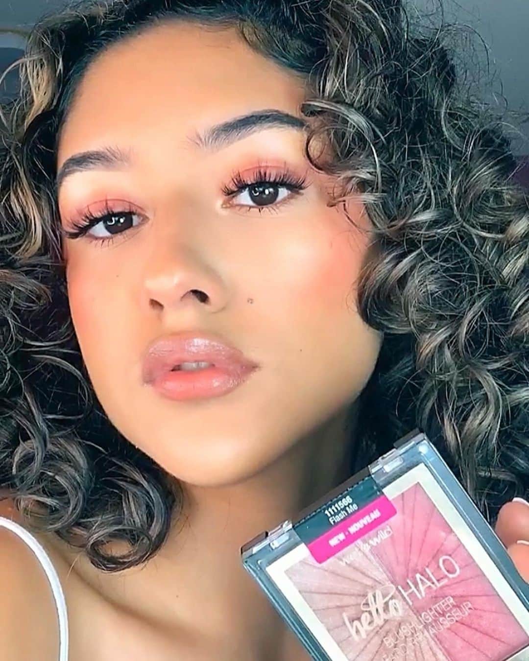 wet'n wild beautyさんのインスタグラム写真 - (wet'n wild beautyInstagram)「Oh, the makeup looks you can create with just our #HelloHalo Mega Glo Blushlighters! @lisaxglam used the shade "Flash Me" to make this whole glowy masterpiece 👏  Get it @Walmart @Amazon @Target @UltaBeauty @Walgreens and ALWAYS at wentwildbeauty.com   #wetnwild #wetnwildbeauty #wetnwilblushlighter #blushlighter #megagloblushlighter #wetnwildatTarget #beauty #crueltyfree」12月1日 4時00分 - wetnwildbeauty