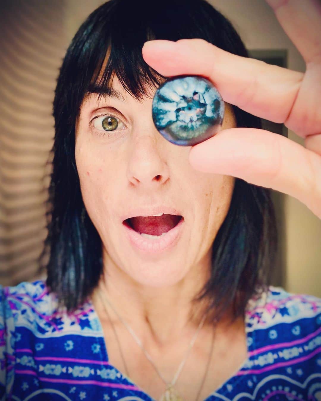 コンスタンス・ジマーのインスタグラム：「It’s a full moon! It’s a lunar eclipse! It’s a giant blueberry! Don’t let being blue take over your thoughts! Focus on all the things you are grateful for! Focus on forward not backward! #mondaymotivation let’s move into December tomorrow with positivity, light and love! #yougotthis #mondayblues」
