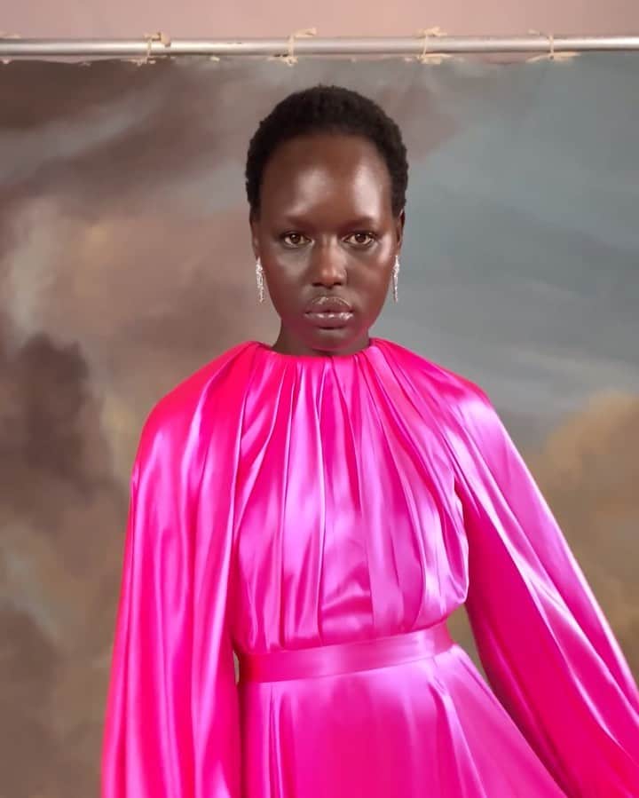 のインスタグラム：「How we adore hot pink @HalpernStudio 💕 Shrinking violets need not apply…  Find your festive season wow-factor at our link in bio now.  #Harrods #HarrodsFashion #HalpernStudio  Shop the store through our remote Personal Shopping service (previously known as Virtual Concierge), or shop online at harrods.com.」