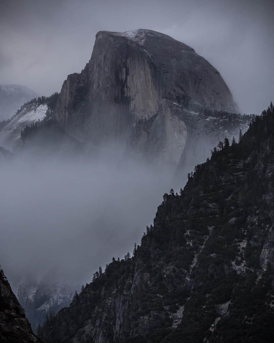 のインスタグラム：「Half Dome, Yosemite Valley ⁣ Prints available at link in bio. 20% off on all prints until Dec 10 by using the code Holiday20 at check out.」