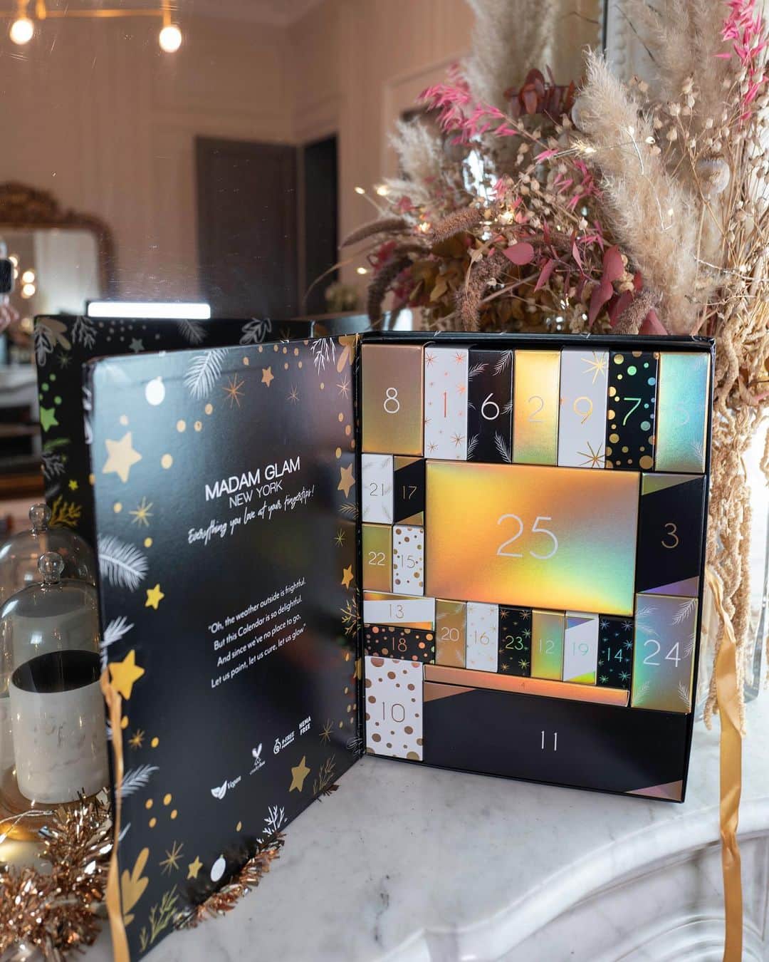 Tamara Kalinicさんのインスタグラム写真 - (Tamara KalinicInstagram)「I know you guys love advent calendars just like I do! What a perfect gift for the holidays, this @madam_glam advent calendar contains cruelty free, vegan gel polishes, and even the lamp! Manicures never came easier AD #madamglam #AdventCalendar」12月1日 4時17分 - tamara