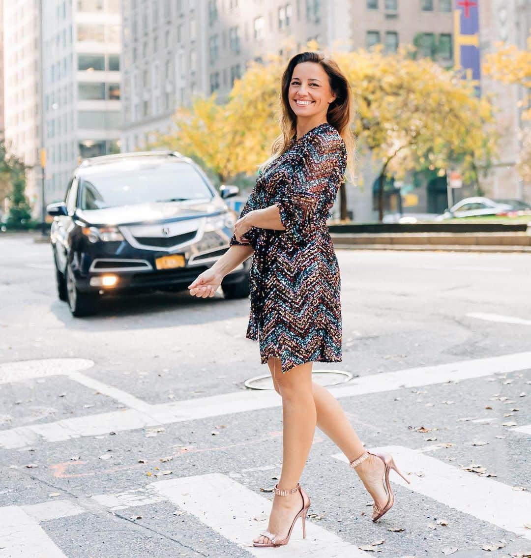 のインスタグラム：「It’s the best Monday of the year, #CyberMonday! Now through midnight tonight, receive 30% off sitewide including sale items. *No code needed. Offer expires on 11/30/2020 at 11:59PM, EST. Cannot be combined with other offers. All items found in the sale section are final sale and cannot be returned or exchanged. #shoshanna #shoshannamidnight #sale #sequins #nyc」