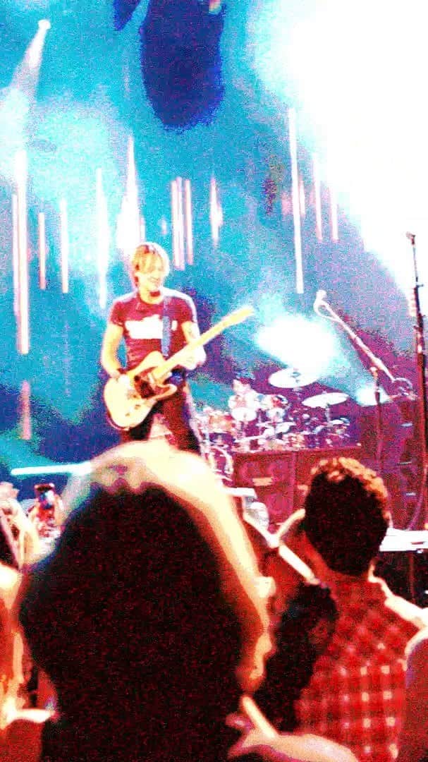 キース・アーバンのインスタグラム：「THE SPEED OF NOW WORLD TOUR 🌏 keithurban.com」
