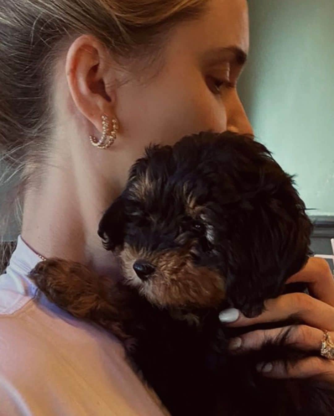 ペニーレ・タイスベックさんのインスタグラム写真 - (ペニーレ・タイスベックInstagram)「Happiness starts with a nose and ends with a tail🐶 @ceciliethorsmark ♥️」12月1日 4時27分 - pernilleteisbaek