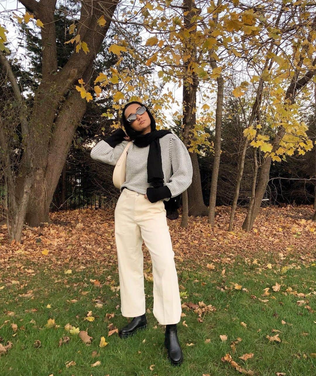 Target Styleのインスタグラム：「Sweater weather. 🖤 (P.S. this whole look & more is 30% off through today, 11/30!) #MyWhoWhatWear 📷: @thatgirlyusra」
