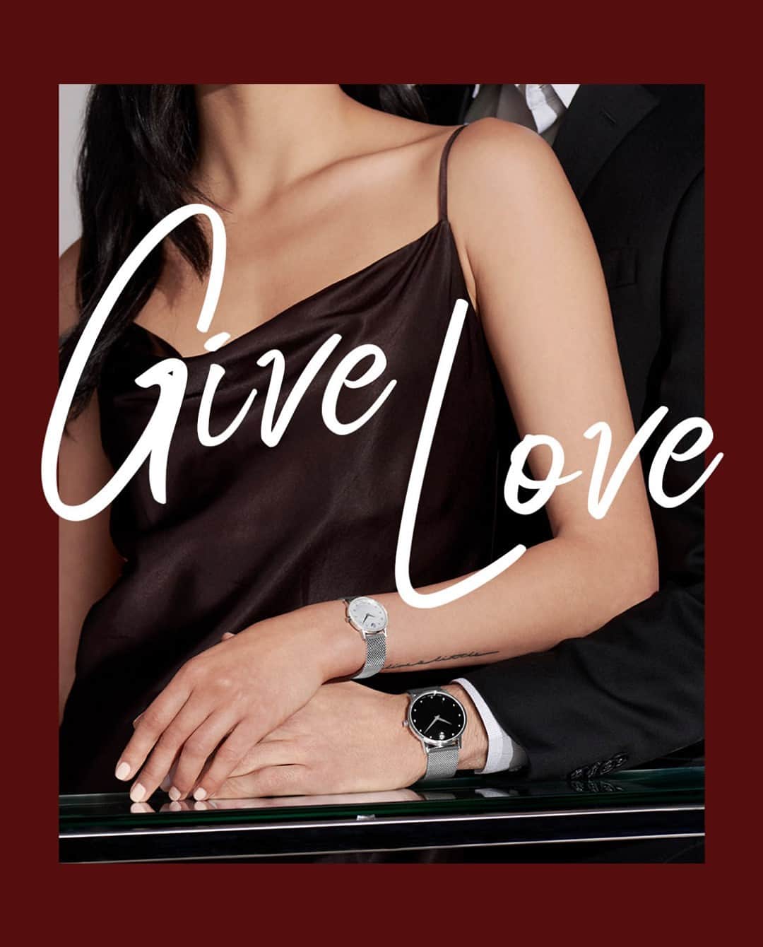 モバードのインスタグラム：「Give the gift of love and time. #Movado #MuseumMesh」