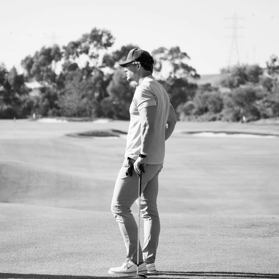スティーブ・クックさんのインスタグラム写真 - (スティーブ・クックInstagram)「Playing golf has gotten me through the last six months. I picked it up when Morgan had to head back up to Australia. It’s given me something to do with my time and keep my mind busy. I have fallen in love with the sport. It’s a game of patience, which I lack, but quickly learning lol. Grateful that  @callawaygolf invited me out to get fitted and learn from some of the best.  Golf Vlog is up on my YouTube link in bio (link tree)」12月1日 5時16分 - stevecook