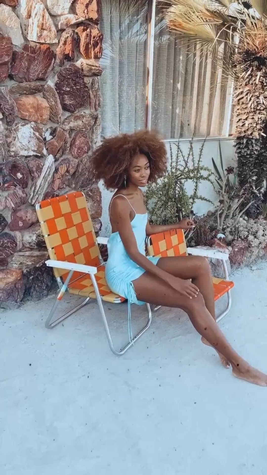 ダニジョーのインスタグラム：「Saved you a seat @sharaunb in the Ocean Ruched Mini + Camellias earrings ✨」