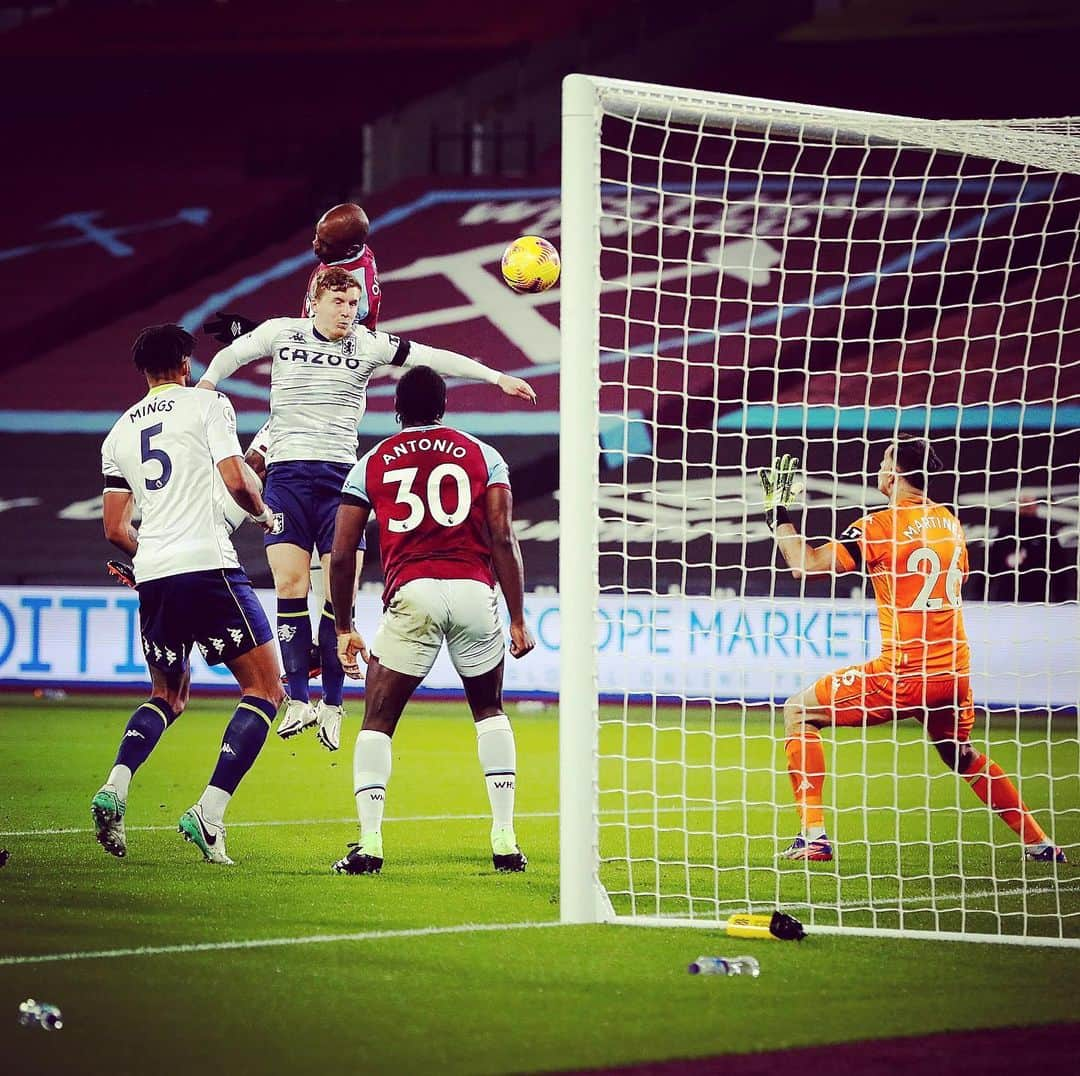 プレミアリーグさんのインスタグラム写真 - (プレミアリーグInstagram)「Angelo Ogbonna jump starts proceedings ↗️」12月1日 5時16分 - premierleague