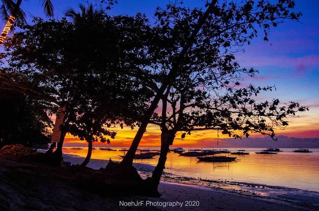 Ricoh Imagingのインスタグラム：「Posted @withregram • @itsmedocnoeh_jr Yet another beautiful day in paradise. Good morning from the Philippines! . . #byahenidokie #pentaxphotography #pentaxian #ricohpentax #ricohimaging  . . #woogoph #itsmorefuninthephilippines #philippinestravel #tuklas_pilipinas #pinasmunatayo  . . #influencerscreate #igs_photos #igbest #igdaily #instagood . . #travel #travelgram #nature #naturephotography #landscape . . #island #beach #ocean #sea #sunrise」