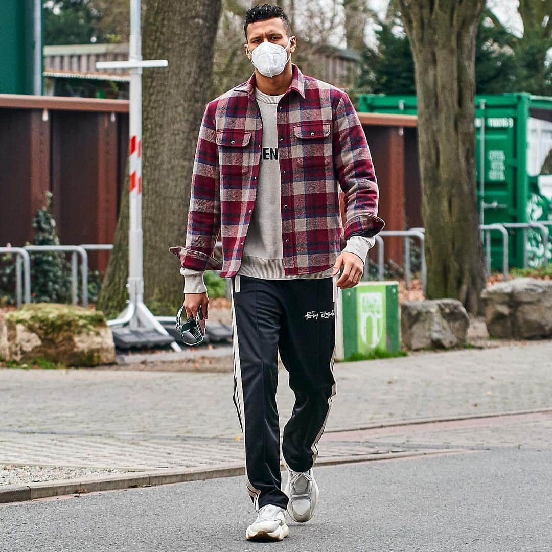 のインスタグラム：「😷🍂 📸: @andreasgumz」
