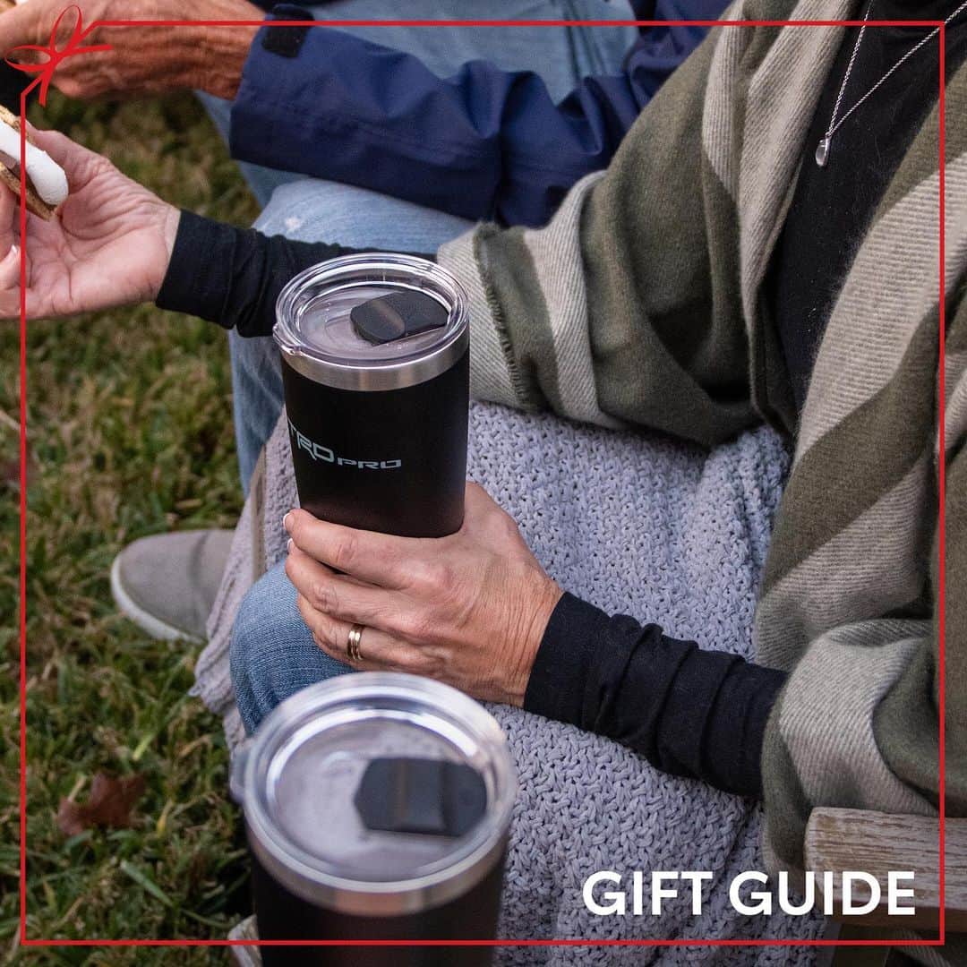 toyotausaさんのインスタグラム写真 - (toyotausaInstagram)「There's still time to cross the Toyota fan in your family off the gift list–and save! Tap + swipe 👉 to shop 𝟰𝟬%𝗢𝗙𝗙+𝗳𝗿𝗲𝗲 𝘀𝗵𝗶𝗽𝗽𝗶𝗻𝗴 on our Toyota Outfitters Gift Guide thru 11/30. #CyberMonday #LetsGoPlaces」12月1日 5時57分 - toyotausa