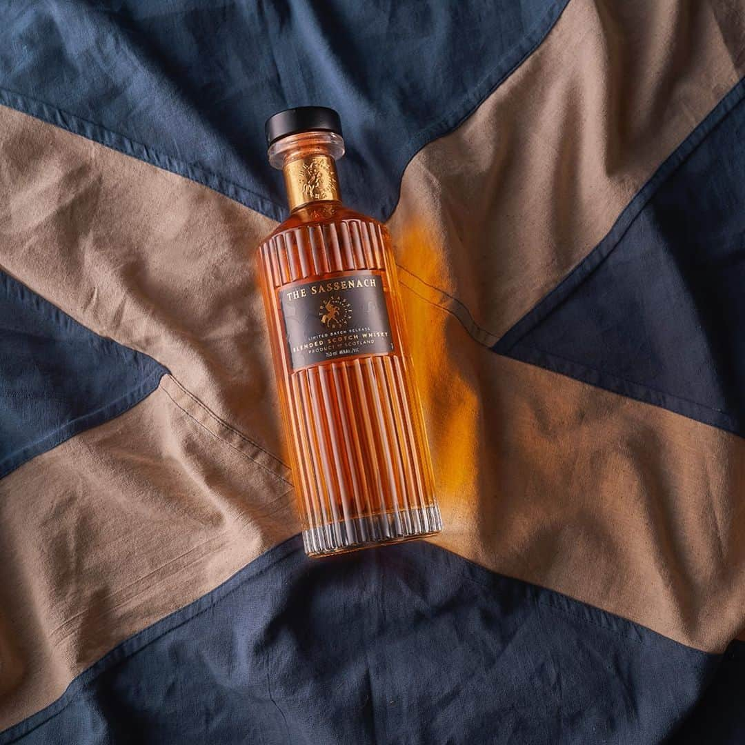 サム・ヒューアンさんのインスタグラム写真 - (サム・ヒューアンInstagram)「Happy St. Andrew’s Day!!!   We are working diligently on our @sassenachspirits UK launch, we were planning to do presales today however I’m proud to announce the golden liquid will be ON SALE 10th December in the whole of the UK!! 😍🥃🏴󠁧󠁢󠁳󠁣󠁴󠁿  . #SassenachWhisky #SpiritOfHome #Whisky #SamHeughan」12月1日 5時58分 - samheughan